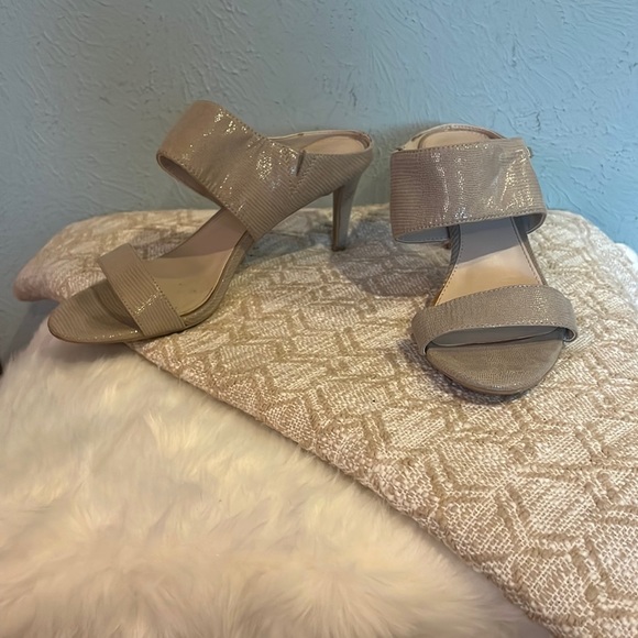 Calvin Klein (size. 8.5) Sandals in Tan Color - Picture 1 of 3